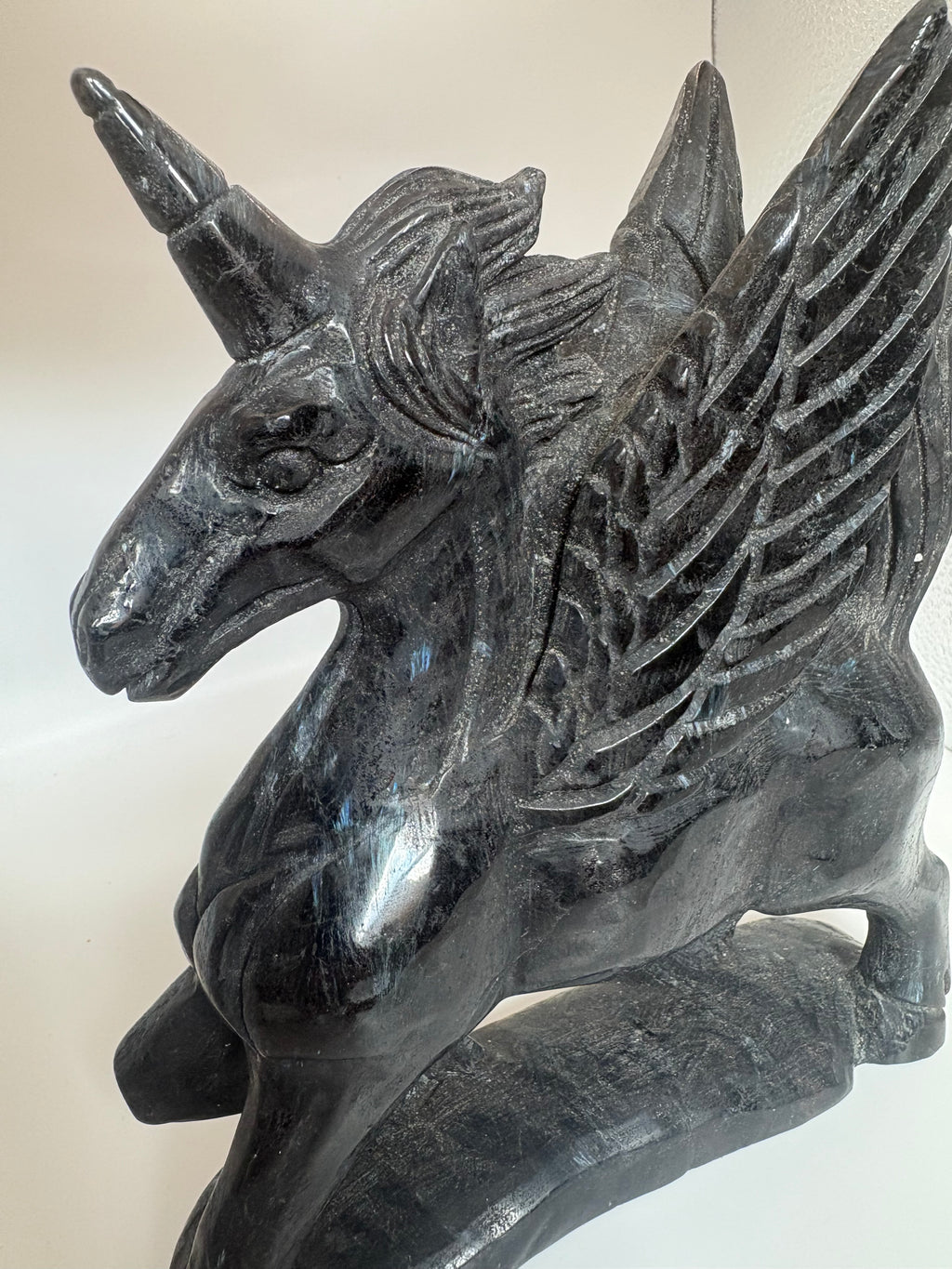 Arfvednosite unicorn statuette