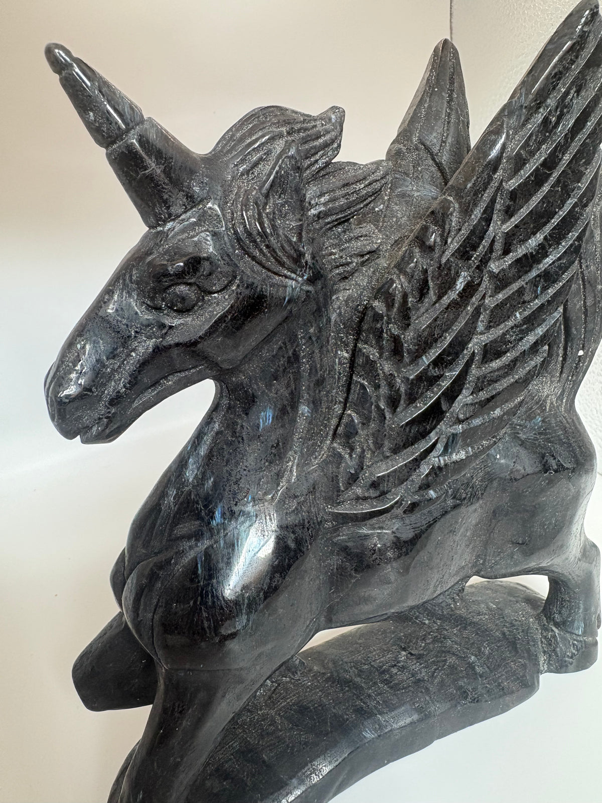 Arfvednosite unicorn statuette