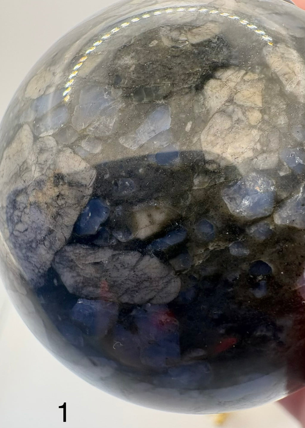 Quesera crystal balls